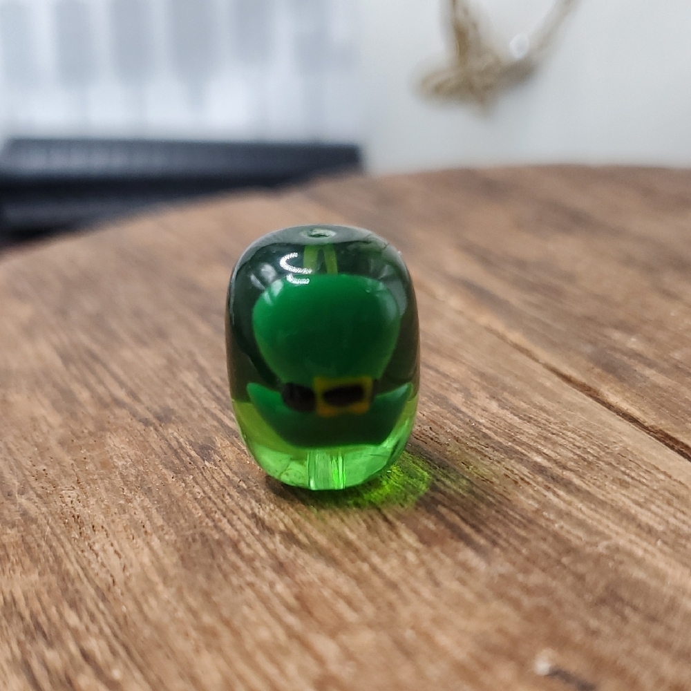 P276‎ Leprechaun Hat Artisan Glass Charm